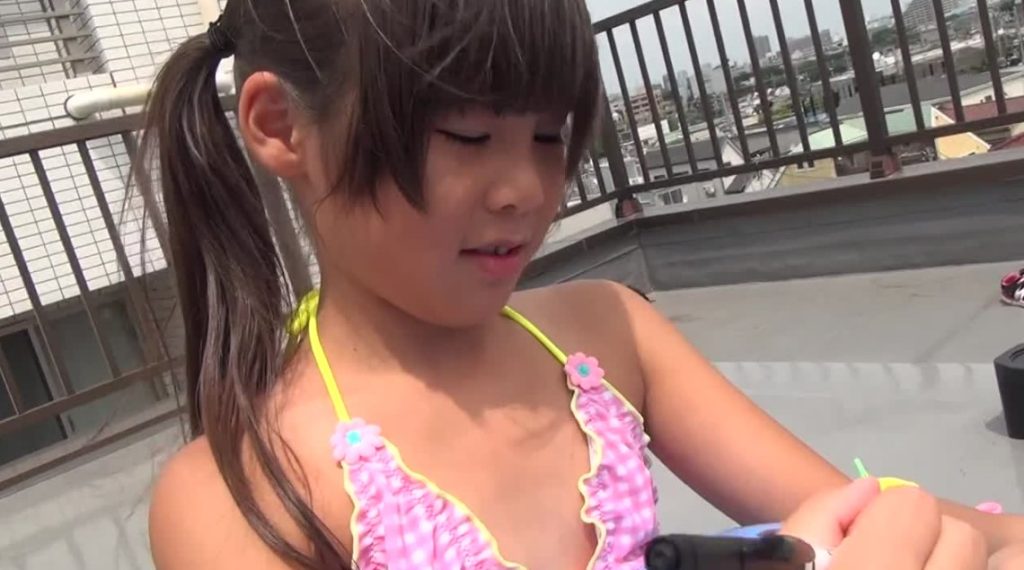 なかよし3人姉妹プールであそんじゃう　/　美人3人姉妹　前編